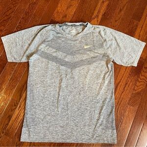 Men’s Nike Dryfit Tshirt - Size Lg